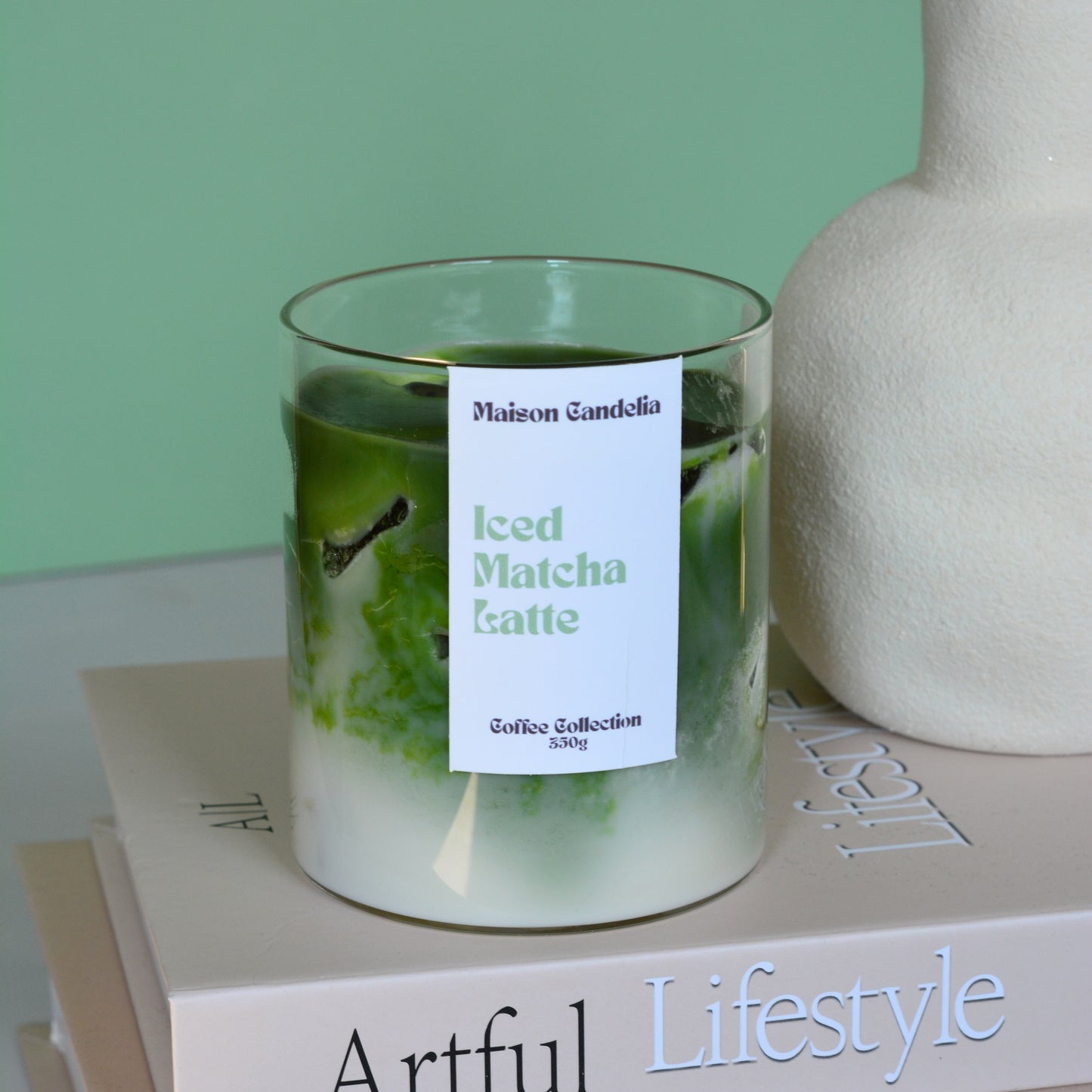 Bougie iced matcha latte 350g effet boisson glacée réaliste parfum thé lait vanille Candelia Café