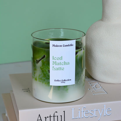 Bougie iced matcha latte 350g effet boisson glacée réaliste parfum thé lait vanille Candelia Café