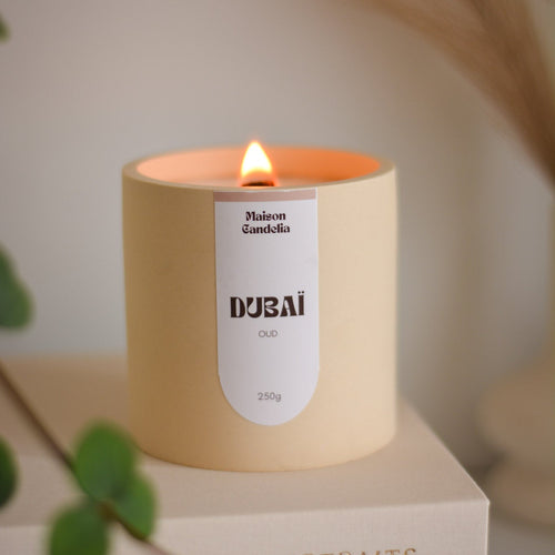 Bougie Artisanale Dubaï – Oud & Épices | Cire de Soja | Jesmonite